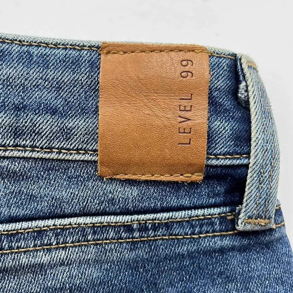 Level 99 4” Inseam High Rise Cuffed Shorts Size 29